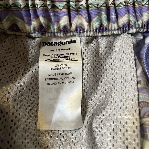 Patagonia Barely Baggie Lavender Floral Geometric Print Shorts. Size Small - Picture 8 of 9